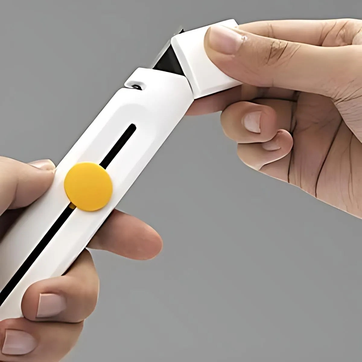 HOTO Utility Knife มีดคัตเตอร์ สำหรับงานอเนกประสงค์ ใบมีด SK5 แบบเลื่อนเก็บได้ เคลือบสีดำป้องกันสนิม