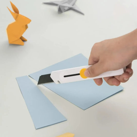 HOTO Utility Knife มีดคัตเตอร์ สำหรับงานอเนกประสงค์ ใบมีด SK5 แบบเลื่อนเก็บได้ เคลือบสีดำป้องกันสนิม