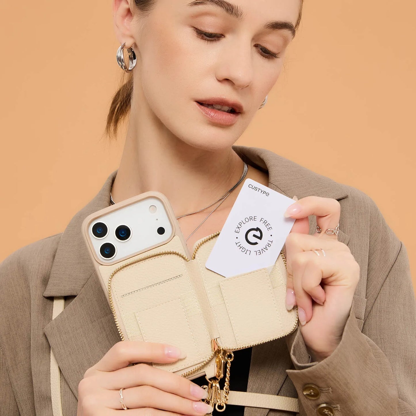 Custype Leather Case with Stand & Round Pouch เคสกันกระแทกสำหรับ iPhone 17 Pro / 17 Pro Max