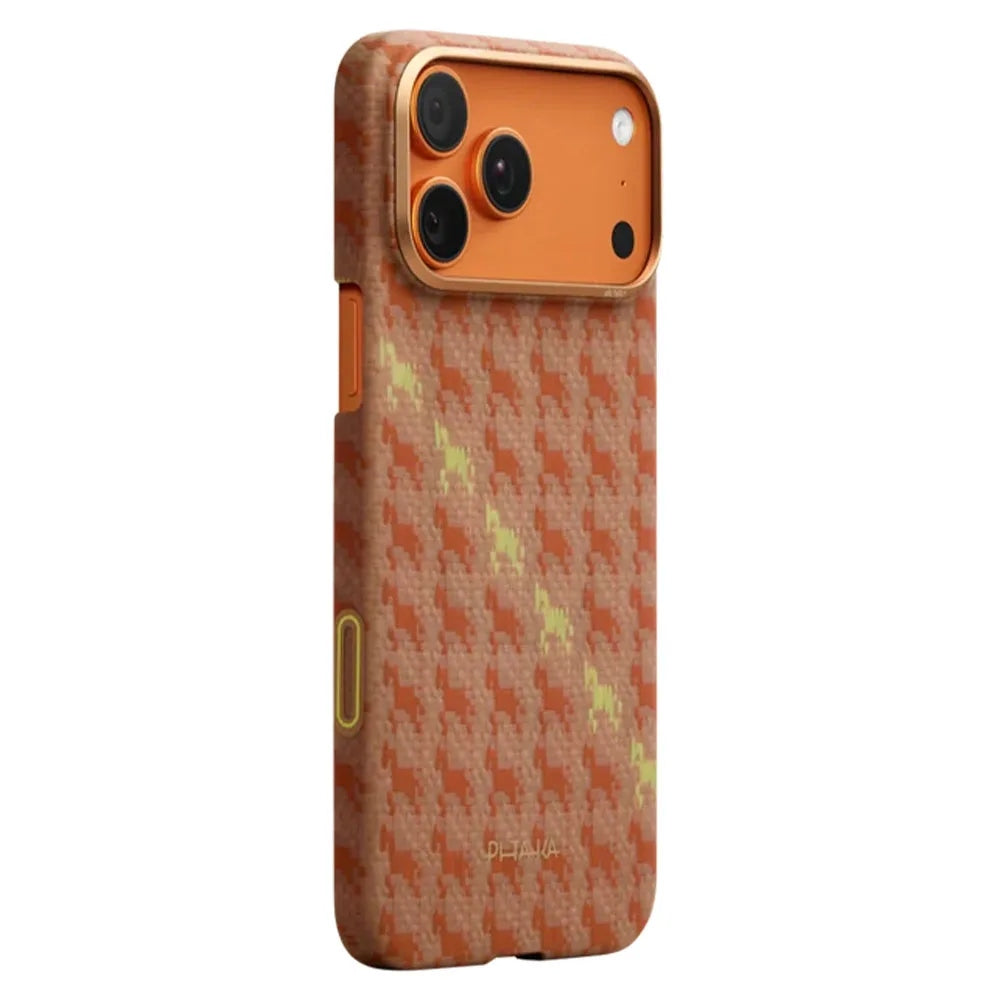 Pitaka Happiness Rides Edge Case (PitaTap™) เคสรุ่นพิเศษ สำหรับ iPhone 17 Pro / 17 Pro Max - สี Amber