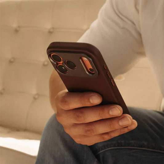 Sandmarc Pro Leather Case เคสกันกระแทกสำหรับ iPhone 17 Pro Max สี Tan