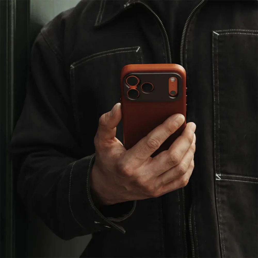 Sandmarc Pro Leather Case เคสกันกระแทกสำหรับ iPhone 17 Air / 17 Pro สี Brown