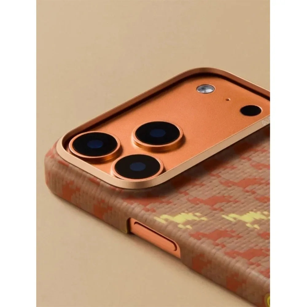Pitaka Happiness Rides Edge Case (PitaTap™) เคสรุ่นพิเศษ สำหรับ iPhone 17 Pro / 17 Pro Max - สี Amber