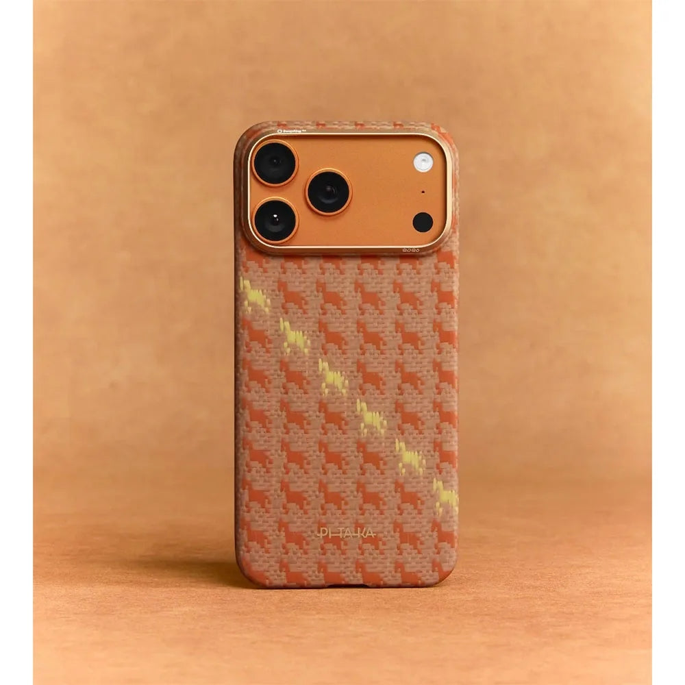 Pitaka Happiness Rides Edge Case (PitaTap™) เคสรุ่นพิเศษ สำหรับ iPhone 17 Pro / 17 Pro Max - สี Amber