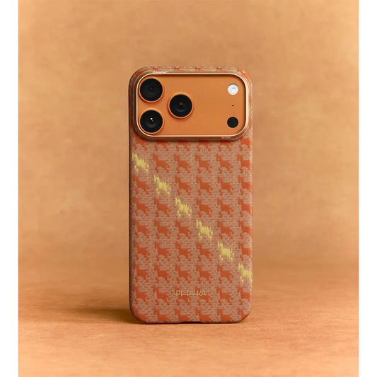 Pitaka Happiness Rides Edge Case (PitaTap™) เคสรุ่นพิเศษ สำหรับ iPhone 17 Pro / 17 Pro Max - สี Amber