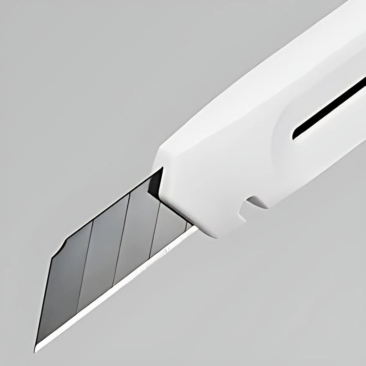 HOTO Utility Knife มีดคัตเตอร์ สำหรับงานอเนกประสงค์ ใบมีด SK5 แบบเลื่อนเก็บได้ เคลือบสีดำป้องกันสนิม