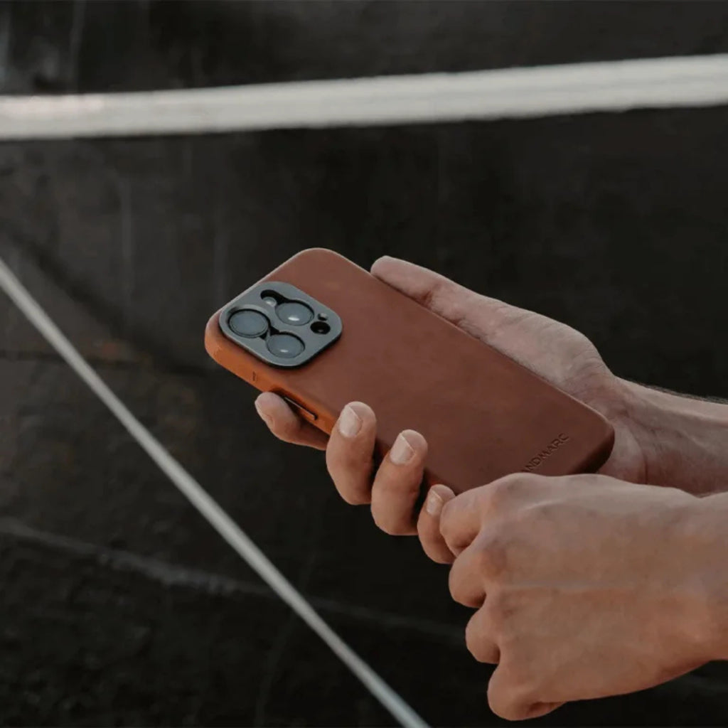 Sandmarc Pro Leather Case เคสหนังกันกระแทก Full Grain Leather สำหรับ 16 Pro Max